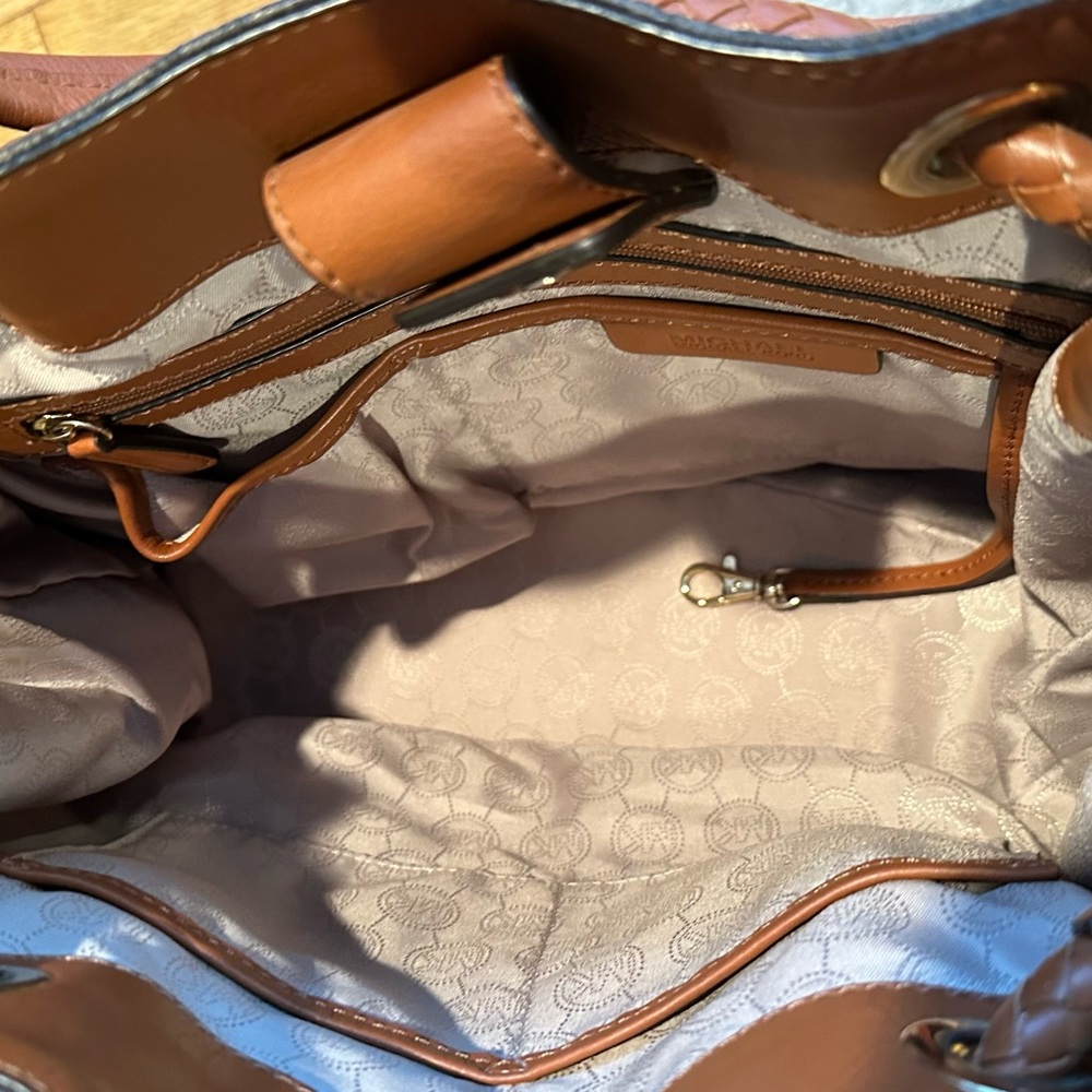 Michael Kors Black and Tan Shoulder Bag - Picture 3 of 5